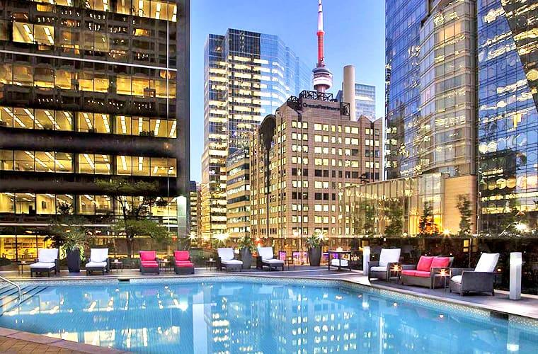 Hilton Toronto Luxury – Downtown West