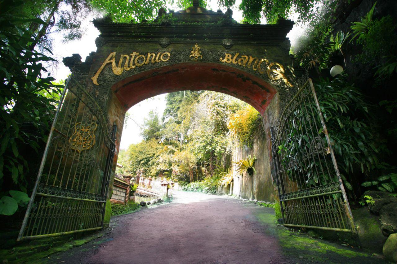 Entrance to the Blanco Museum. 
